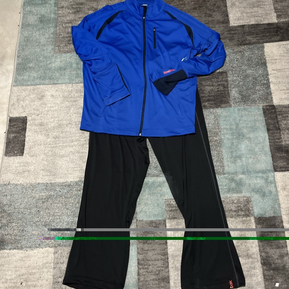 NEW Reebok   Black/blue Set 2‎ Piece Mens Jogger Burgundy Size Large NWT!!